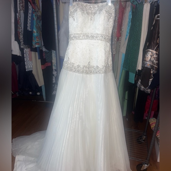 Allure Bridals White and Silver Wedding Dress - Picture 9 of 11